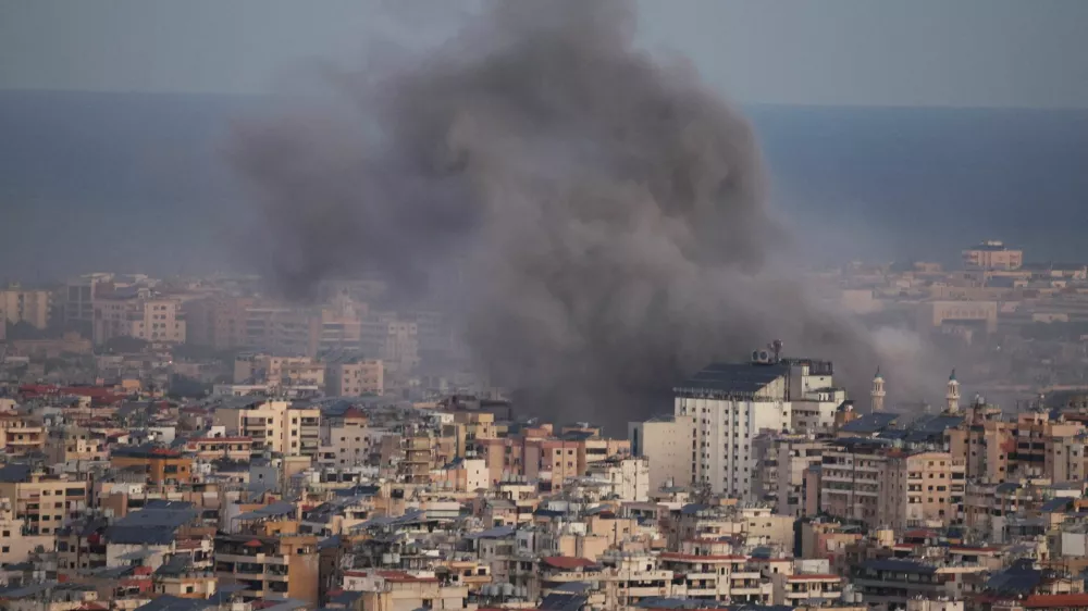 Smoke billows over Beirut's southern suburbs after an Israeli strike, amid the ongoing hostilities between Hezbollah and Israeli forces, as seen from Hadath, Lebanon October 20, 2024. REUTERS/Mohamed Abd El Ghany