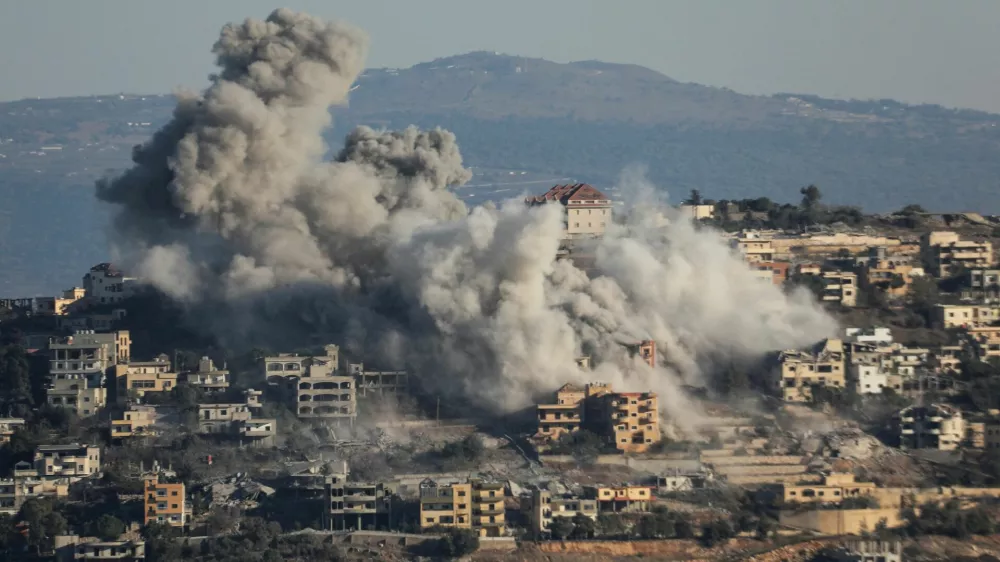 Smoke billows over Khiam after Israeli strikes, amid ongoing hostilities between Hezbollah and Israeli forces, as pictured from Marjayoun, near the border with Israel, Lebanon, October 20, 2024. REUTERS/Karamallah Daher   TPX IMAGES OF THE DAY