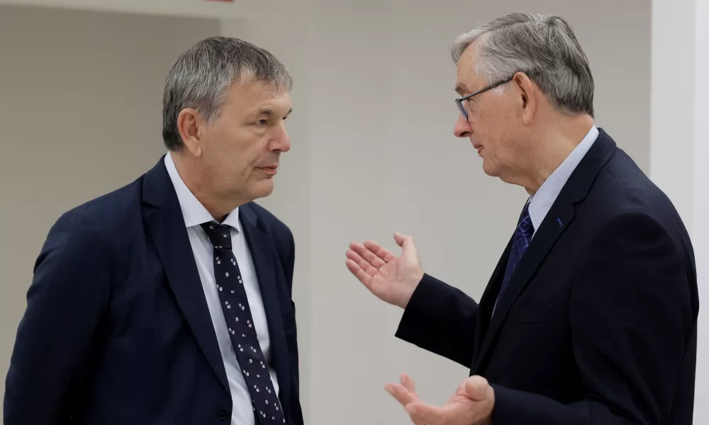 Ljubljana, URI Soca.Obisk predsednika vlade Roberta Goloba in zunanje ministrice Tanje Fajon v URI Soca, kjer se zdravijo otroci in mladostniki iz Gaze.Generalni sekretar UNRWA Philippe Lazzarini in predsednik programskega sveta Ustanove pustimo jim sanje - Fundacija Danila Turka Danilo Turk.