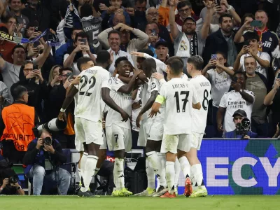 Vzdušje na stadionu Santiago Bernabeu je bilo ob koncu tekme zelo prešerno. Foto: Reuters