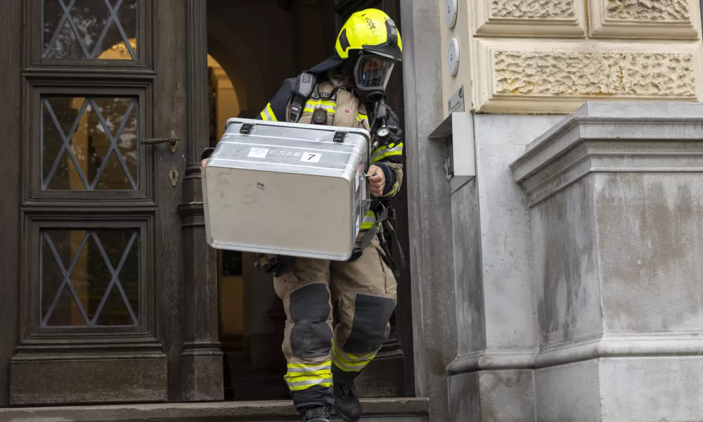 Ljubljana, Narodni muzej Slovenije.Vaja evakuacije iz objekta v organizaciji Narodnega muzeja Slovenije, Prirodoslovnega muzeja Slovenije, Slovenskega muzejskega drustva in Zavoda za varstvo kulturne dediscine Slovenije skupaj z Gasilsko brigado Ljubljana, Policijsko upravo Ljubljana, ministrstvom za kulturo in drzavnim zborom.