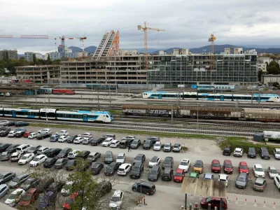 Projekt Vilharia spominja na poslovne prostore stavbe Blumental v Bratislavi, kjer je sedež podjetja. Foto: Tomaž Skale