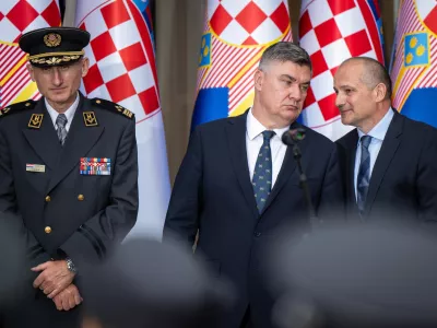 28.05.2024., Zagreb - Predsjednik Republike i vrhovni zapovjednik Oruzanih snaga Republike Hrvatske uprilicio je svecani prijam u Uredu predsjednika RH u prigodi obiljezavanja Dana Hrvatske vojske, Dana Hrvatske kopnene vojske i 33. obljetnice ustrojavanja Hrvatske vojske. Tim povodom Predsjednik Republike urucio je odlikovanja i promaknuca pripadnicima Oruzanih snaga Republike Hrvatske. nacelnik Glavnog stozera Oruzanih snaga Republike Hrvatske general-pukovnik Tihomir Kundid, predsjednik Republike Hrvatske Zoran Milanovic, predstojnik Ureda predsjednika RH Orsat Miljenic Photo: Neva Zganec/PIXSELL