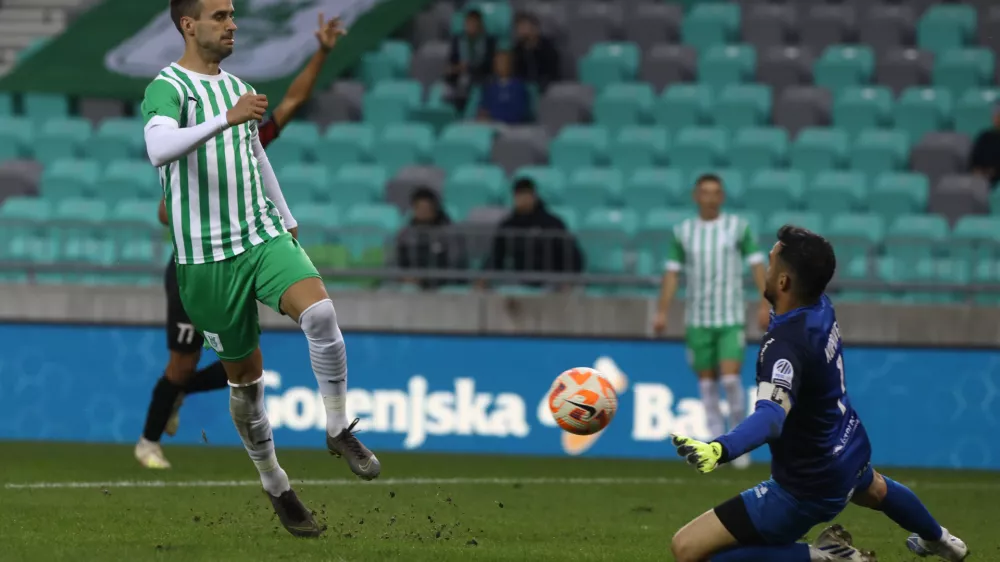 Mustafa Nukič (levo), Jan Koprivec- 01.10.2022 – nogomet - Olimpija: CB24 Tabor Sežana, Prva liga Telemacha, 11. krog: //FOTO: Luka Cjuha