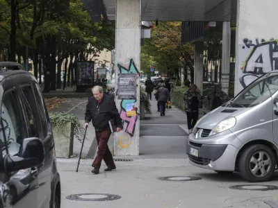 Zagotovljena vdovska pokojnina se, ko so izpolnjeni pogoji, izplačuje namesto vdovske ali lastne pokojnine, če je to za upokojenca ugodneje. Foto: Jaka Gasar 