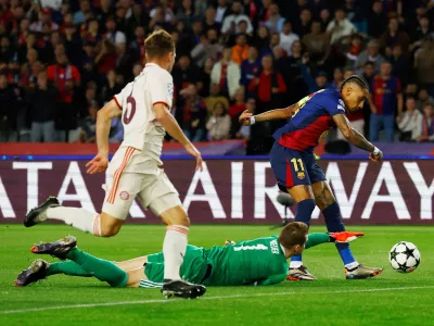 Soccer Football - Champions League - FC Barcelona v Bayern Munich - Estadi Olimpic Lluis Companys, Barcelona, Spain - October 23, 2024 FC Barcelona's Raphinha scores their first goal REUTERS/Albert Gea   TPX IMAGES OF THE DAY