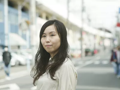 Emi Yagi, japonska pisateljica, avtorica tudi v slovenščino prevedenega romana Briljantna domislica gospodične Šibata. Foto: Kitchen Minoru