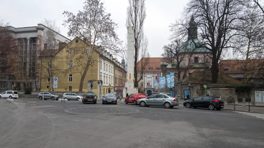 ﻿spomenik Napoleonovim Ilirskim provincam- 18.12.2018 - Trg francoske revolucije v Ljubljani - kulturni spomenik državnega pomena v sklopu Plečnikove Zelene avenije //FOTO: Matjaž Rušt