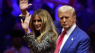 Republican presidential nominee former President Donald Trump and former first lady Melania Trump wave at a campaign rally at Madison Square Garden, Sunday, Oct. 27, 2024, in New York. (AP Photo/Evan Vucci) / Foto: Evan Vucci