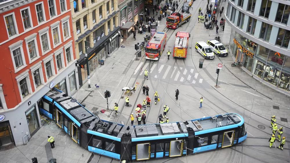 Emergency workers at the scene of a derailed tram that crashed into a building in downtown Oslo, Norway, Tuesday Oct. 29, 2024. (Terje Pedersen/NTB Scanpix via AP)