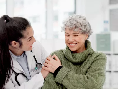 Klinične raziskave so pokazale, da lahko smeh neposredno vpliva na sposobnost telesa za boj proti okužbam. / Foto: Getty Images