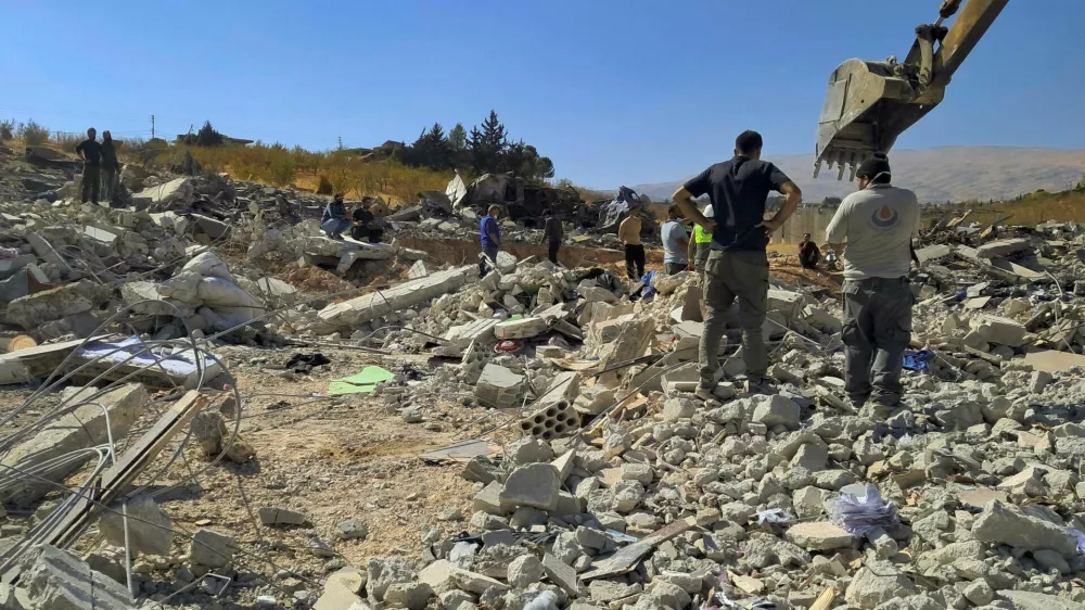 Rescuers work at a site damaged in the aftermath of Israeli strike in Taraya, in Lebanon's Bekaa Valley, October 29, 2024. REUTERS/Maher Abou Taleb