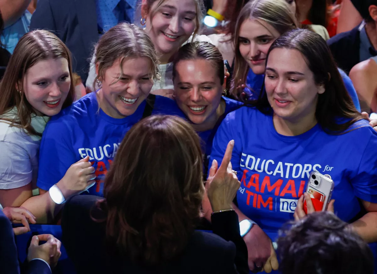 Democratic presidential nominee and U.S. Vice President Kamala Harris meets supporters at a campaign rally in Madison, Wisconsin, U.S., October 30, 2024. REUTERS/Evelyn Hockstein