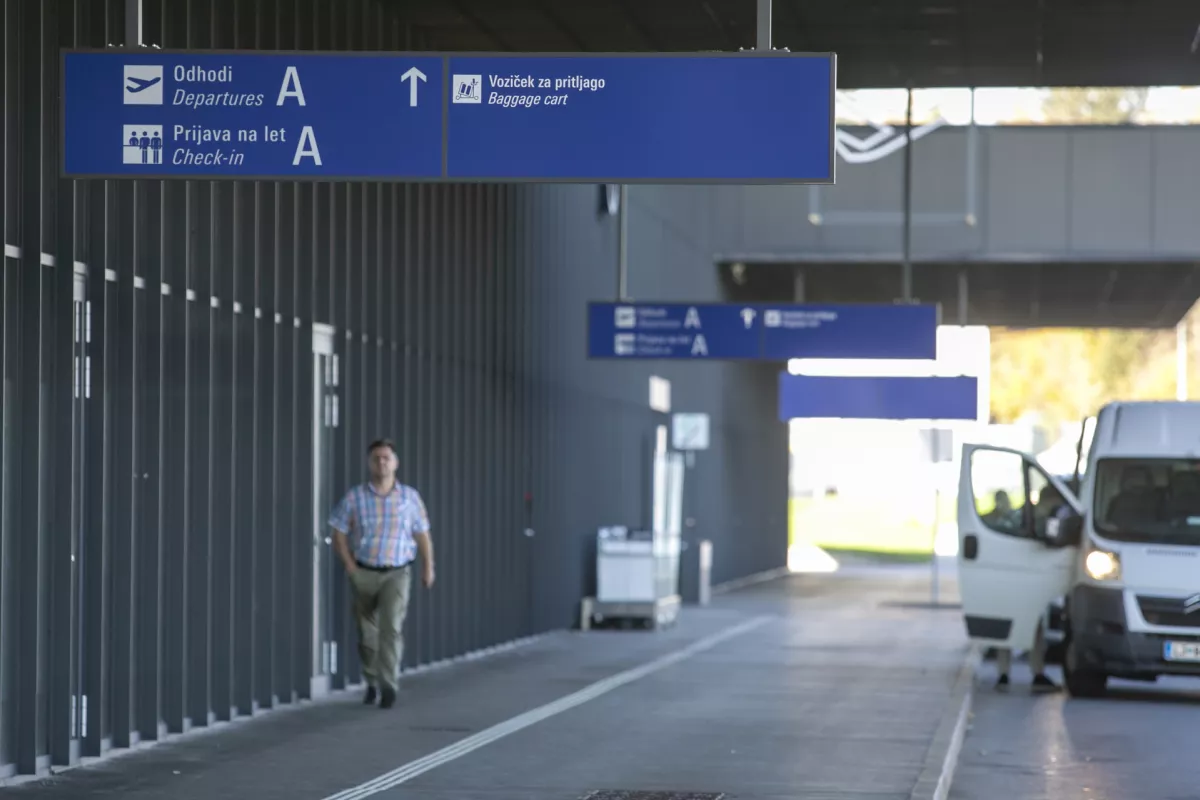 31.10.2024 - Letališče Jožeta Pučnika Ljubljana - Fraport Slovenija Upravljavec ljubljanskega letališča.FOTO: LUKA CJUHA