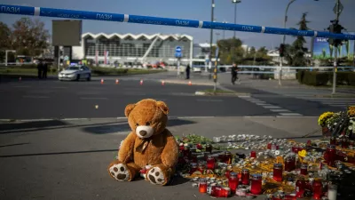 A teddy bear is placed near where the people died when a part of the roof collapsed at a railway station in Novi Sad, Serbia November 2, 2024. REUTERS/Marko Djurica