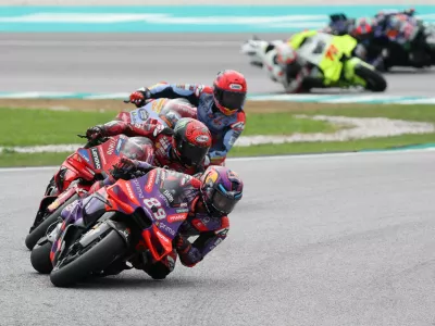 MotoGP - Malaysian Grand Prix - Sepang International Circuit, Sepang, Malaysia - November 3, 2024 Prima Pramac Racing's Jorge Martin, Ducati Lenovo Team's Francesco Bagnaia and Gresini Racing MotoGP's Marc Marquez in action during the MotoGP sprint REUTERS/Hasnoor Hussain