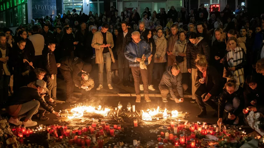 FILE PHOTO: People light candles to pay their respects to the people who died when a part of the roof collapsed at a railway station in Novi Sad, Serbia November 2, 2024. REUTERS/Marko Djurica/File Photo