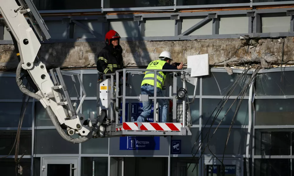 A rescue team inspects the area where a part of a roof of a railway station collapsed in Novi Sad, Serbia November 2, 2024. REUTERS/Marko Djurica