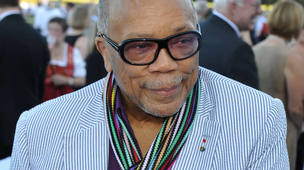 FILED - 21 July 2015, Bavaria, Munich: US-American jazz trumpeter and music producer Quincy Jones stands at the summer reception of the Bavarian State Parliament at Schleissheim Palace. Jones died on Sunday evening at his home in Bel Air in Los Angeles surrounded by his family, his spokesperson announced. Photo: Ursula Düren/dpa