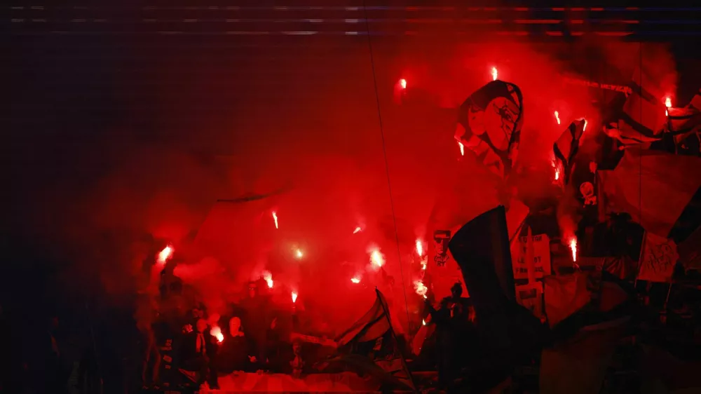 Soccer Football - Ligue 1 - Paris St Germain v RC Lens - Parc des Princes, Paris, France - November 2, 2024 RC Lens fans let off flares inside the stadium before the match REUTERS/Christian Hartmann