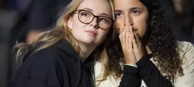 Supporters of Democratic presidential nominee Vice President Kamala Harris react during an election night campaign watch party Tuesday, Nov. 5, 2024, on the campus of Howard University in Washington. (AP Photo/Mark Schiefelbein) / Foto: Mark Schiefelbein