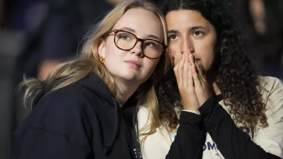 Supporters of Democratic presidential nominee Vice President Kamala Harris react during an election night campaign watch party Tuesday, Nov. 5, 2024, on the campus of Howard University in Washington. (AP Photo/Mark Schiefelbein) / Foto: Mark Schiefelbein