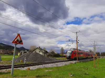 Predlagana železniška trasa bo velik poseg v rezervoar pitne vode na Sorškem polju. Foto: Tina Jereb