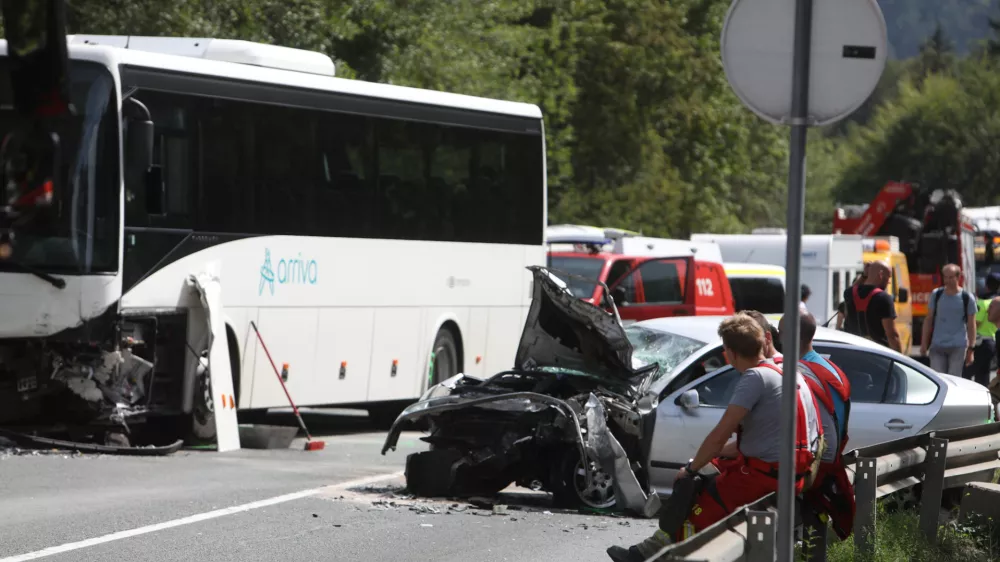 29.08.2022. Prometna nesreča na Betinovem klancu pred Bledom. Foto: Bojan Velikonja. 