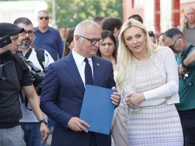 07, June, 2024, Belgrade - The new Chinese high-speed train - the Soko electric train of the CRRC company - was presented at the Zemun Technical Passenger Station. Goran Vesic, Jelena Tanaskovic. Photo: Antonio Ahel/ATAImages07, jun, 2024, Beograd - U Tehnicko-putnickoj stanici Zemun predstavljen je novi kineski brzi voz - elektromotorni voz Soko kompanije CRRC. Photo: Antonio Ahel/ATAImages Photo: Antonio Ahel/ATAImages/PIXSELL