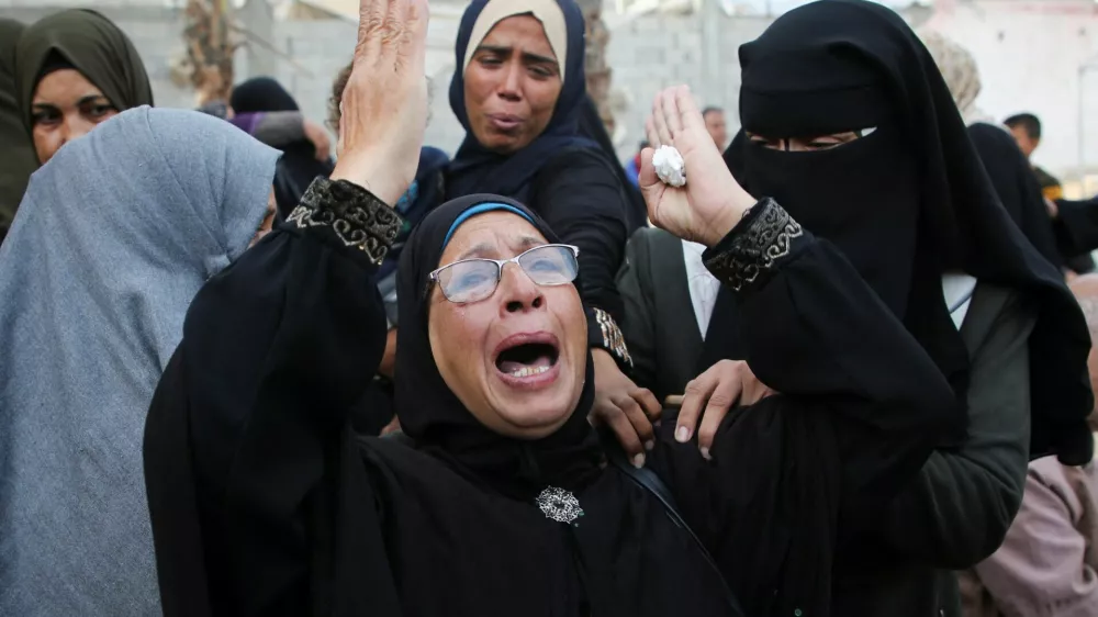 A woman reacts as people mourn Palestinians killed in Israeli strikes, at Nasser hospital in Khan Younis in the southern Gaza Strip November 9, 2024. REUTERS/Hatem Khaled