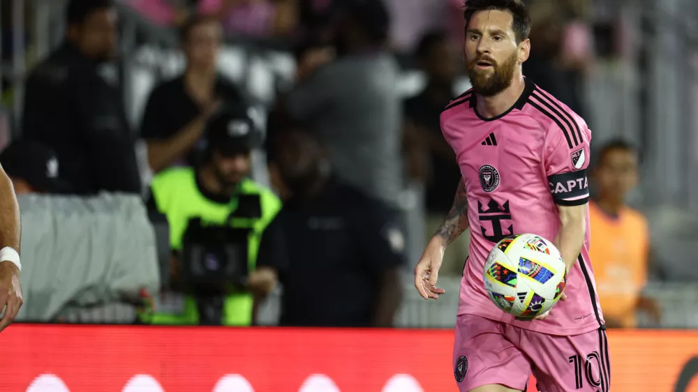 Nov 9, 2024; Fort Lauderdale, Florida, USA; Inter Miami FC forward Lionel Messi (10) plays the ball in the first half against the Atlanta United FC in a 2024 MLS Cup Playoffs Round One match at Chase Stadium. Mandatory Credit: Nathan Ray Seebeck-Imagn Images