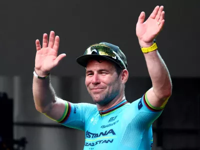 Cycling - Tour de France Singapore Criterium - Singapore - November 10, 2024 Astana Qazaqstan Team's Mark Cavendish celebrates on the podium after winning the race REUTERS/Edgar Su