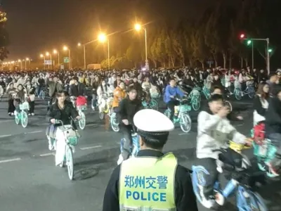 Thousands of students participate in a bike ride to Kaifeng, in search of soup dumplings, causing a highway to be clogged in Zhengzhou, Henan, China this screen grab obtained from social media video released November 9, 2024. Social Media/via REUTERS THIS IMAGE HAS BEEN SUPPLIED BY A THIRD PARTY. MANDATORY CREDIT. NO RESALES. NO ARCHIVES.