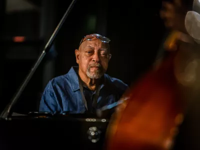 Legendarni pianist in skladatelj Kenny Barron je pri svojih 81 letih na svoji poslovilni turneji po Evropi.
Foto: Antonio Porcar Cano