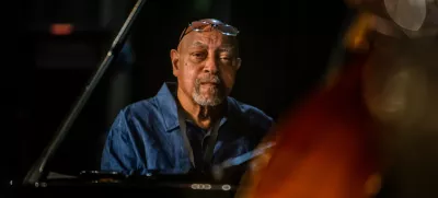 Legendarni pianist in skladatelj Kenny Barron je pri svojih 81 letih na svoji poslovilni turneji po Evropi.
Foto: Antonio Porcar Cano