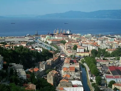 mesto reka rijeka pogled