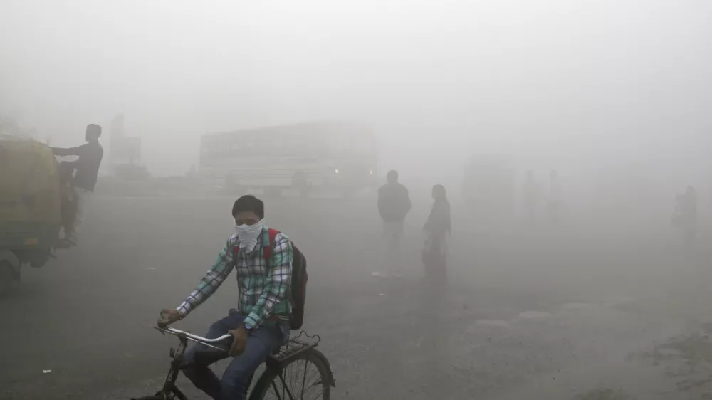 ﻿Indian commuters wait for transport amid thick blanket of smog on the outskirts of New Delhi, India, Friday, Nov. 10, 2017. As air pollution peaked this week in Delhi, it rose to more than 30 times the World Health Organizationâ€™s recommended safe level. Experts have compared it to smoking a couple of packs of cigarettes a day. A recent report by the Lancet medical journal estimated that a quarter of all premature deaths in India, some 2.5 million each year, are caused by pollution. (AP Photo/Altaf Qadri)