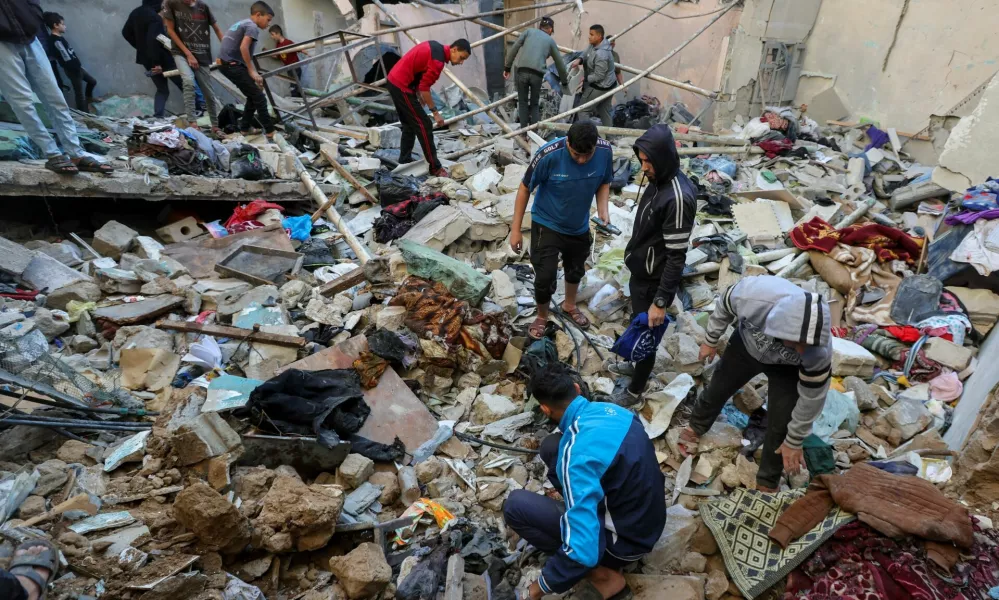 Palestinians inpect the site of an Israeli strike on a house in Nuseirat in the central Gaza Strip November 13, 2024. REUTERS/Ramadan Abed