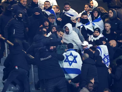 Soccer Football - Nations League - Group Stage - France v Israel - Stade de France, Saint-Denis, France - November 14, 2024 Israel fans clash with security staff during the match REUTERS/Christian Hartmann   TPX IMAGES OF THE DAY