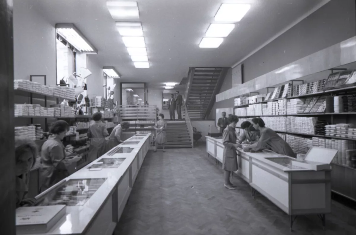 : Otvoritev trgovine Centromerkur na Trubarjevi 1. Ljubljana, 23. maj 1963. Foto: Marjan Ciglič, hrani: MNSZS.