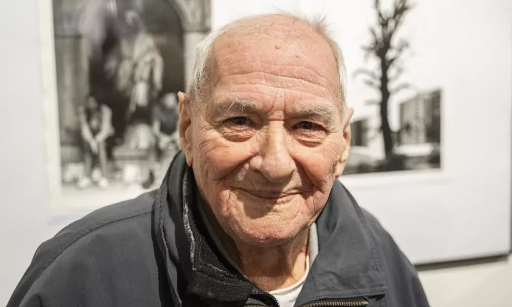 Janez Korošin, najstarejši član Fotokluba Ljubljana: Ljubljana ni nič manj fotogenična, kot je bila nekoč, s to razliko, da danes ne smeš slikati vsega in vsakogar povprek, saj te lahko kdo še toži. Foto: Nik Erik Neubauer