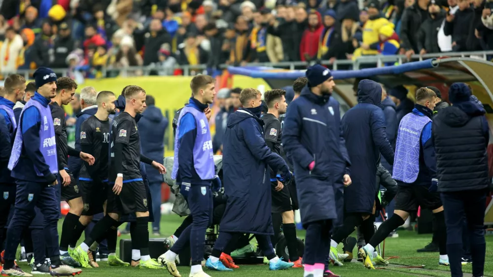 Soccer Football - Nations League - Group Stage - Romania v Kosovo - The National Arena, Bucharest, Romania - November 15, 2024 Kosovo players walk off the pitch before the end of the match Inquam Photos via REUTERS/George Calin ROMANIA OUT. NO COMMERCIAL OR EDITORIAL SALES IN ROMANIA. THIS IMAGE HAS BEEN SUPPLIED BY A THIRD PARTY.