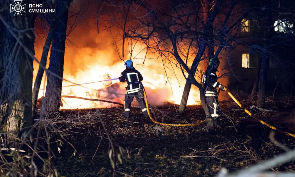 Firefighters work at the site of a residential area hit by a Russian missile strike, amid Russia's attack on Ukraine, in Sumy, Ukraine November 17, 2024. Press service of the State Emergency Service of Ukraine in Sumy region/Handout via REUTERS ATTENTION EDITORS - THIS IMAGE HAS BEEN SUPPLIED BY A THIRD PARTY. DO NOT OBSCURE LOGO.