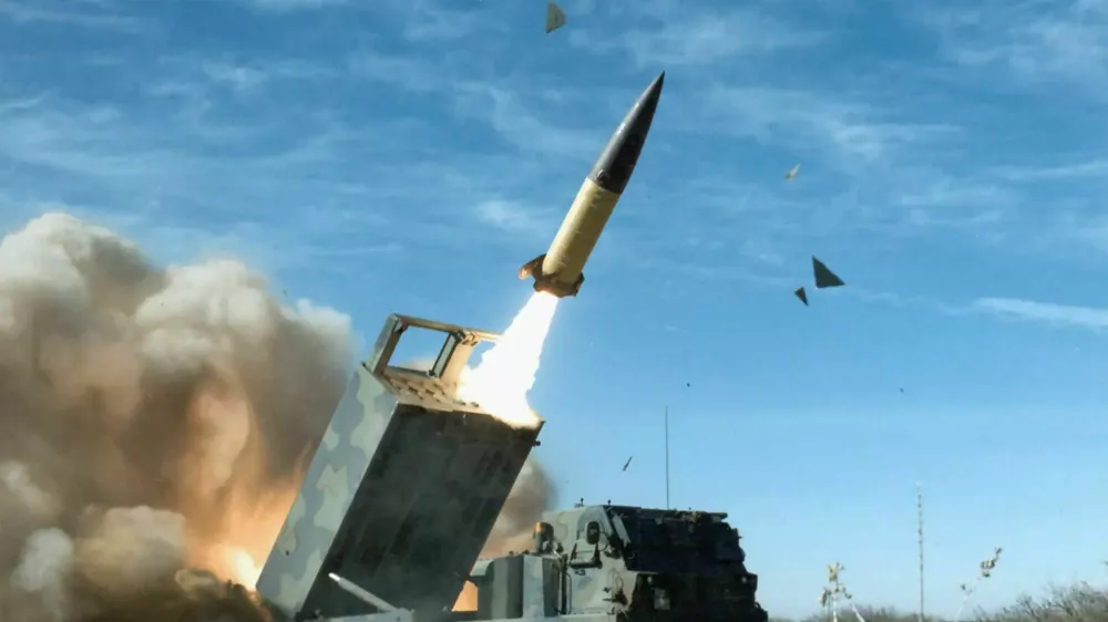 2M80B6M ATACMS - Army Tactical Missile - being fired from an M270 Multiple Launch Rocket System. Photo: USArmy / Foto: Reuters