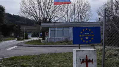 ﻿- 04.02.2015 - Mednarodni mejni prehod Škofije na meji z Italijo - meja Slovenija - Italija - popisan mejni kamen   //FOTO: Jaka Gasar