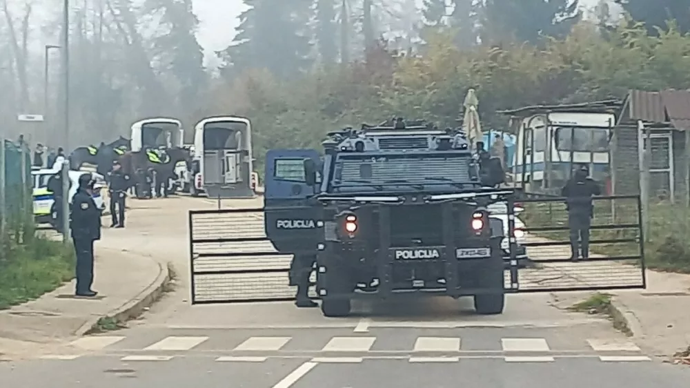 Žabjak, policijsko posredovanje. Foto: Komunala Novo mesto