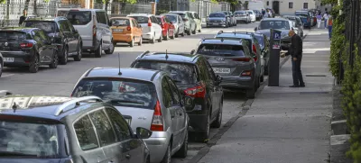 - parkomat - parkirni avtomat04.05.2023 - Parkiranje v Ljubljani - mirujoči promet - javna parkirišča - modra cona - Ljubljanski mestni svet predlaga dvig cen parkiranja, po katerem bi se v vsaki od treh con cena za uro parkiranja podražila za 10 centov. FOTO: Luka Cjuha