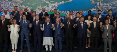 Turkish President Recep Tayyip Erdogan, Italy's Prime Minister Giorgia Meloni, Canada's Prime Minister Justin Trudeau, U.S. President Joe Biden, India's Prime Minister Narendra Modi, Brazil's President Luiz Inacio Lula da Silva, South Africa's President Cyril Ramaphosa, China's President Xi Jinping, Australia's Prime Minister Anthony Albanese and Colombia's President Gustavo Petro hold hands as they pose with other leaders for a group photo during the G20 summit at the Museum of Modern Art in Rio de Janeiro, Brazil, November 19, 2024. REUTERS/Ricardo Moraes