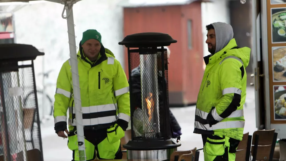 - 04.12.2023 – simbolična fotografija – zima – jutranji mraz v Ljubljani – temperature padle pod ničlo – //FOTO: Tomaž Skale