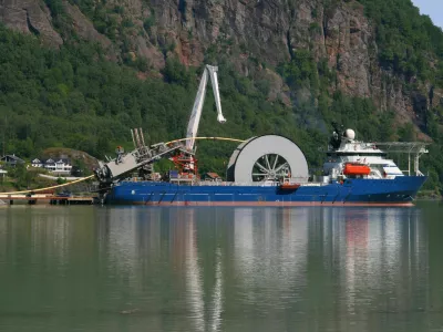 "Cable ship in a harbor at the Sognefjord, Norway." / Foto: Tomassino